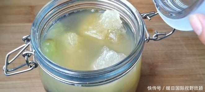 盐水|洗葡萄用盐水就错了,等于吃虫卵,教你2个技巧,虫卵跑光光