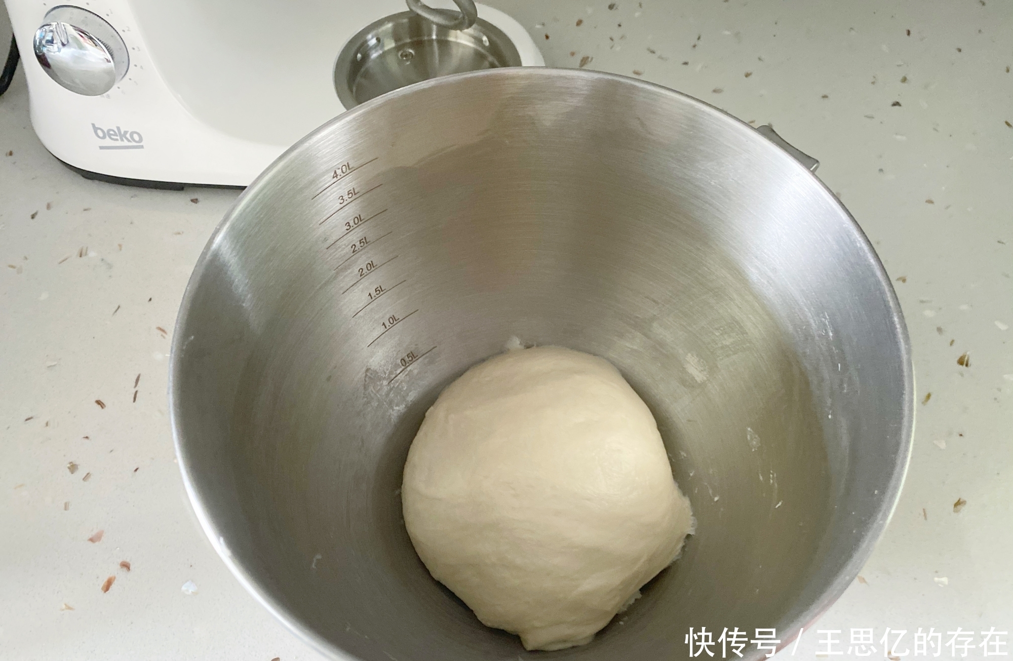 制作|想吃红豆饼别再买了,在家用面粉就能做,咬一口层次分明香酥美味