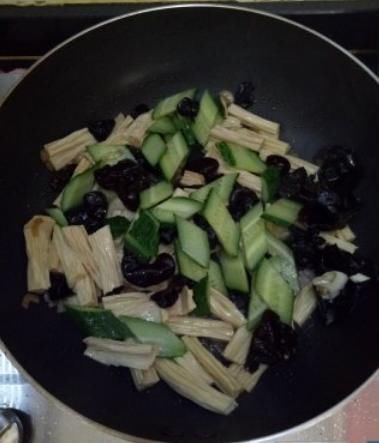  大盘|夏天少不了这三种菜！价格实惠，5块钱炒一大盘，清热解暑！