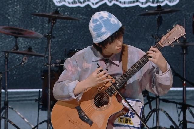  比起|比起《少年之名》，《明日之子》到底赢在了哪里？