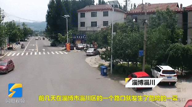  轿车|山东街头，汽车溜车乘客被轧，男子飞奔截停