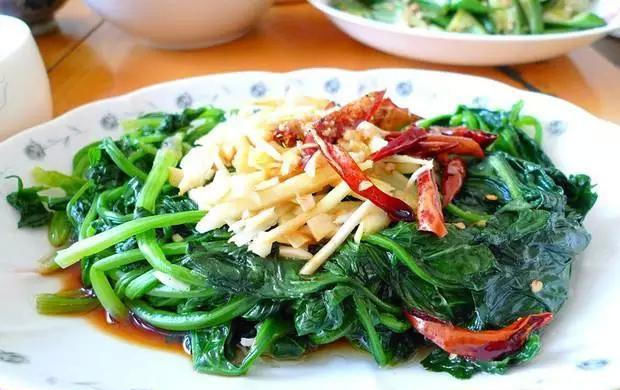  做法|美食精选：鲜椒腰花，蒸鱼头，炝菠菜，银鱼番茄豆腐的做法