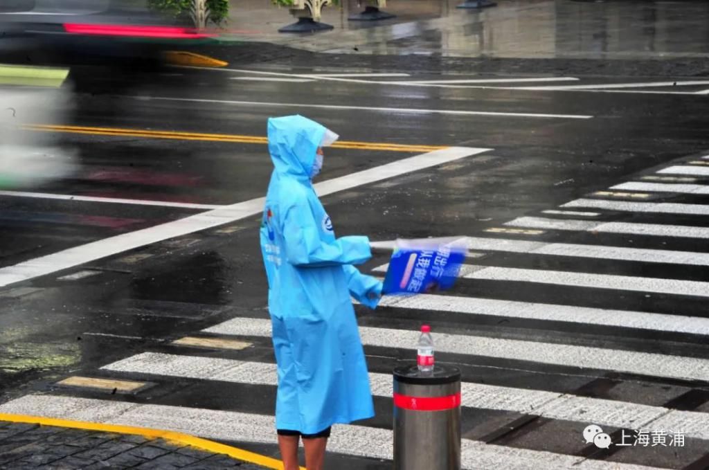  即景|图说黄浦｜“暴力梅”又来，雨中即景感受城市“温度”