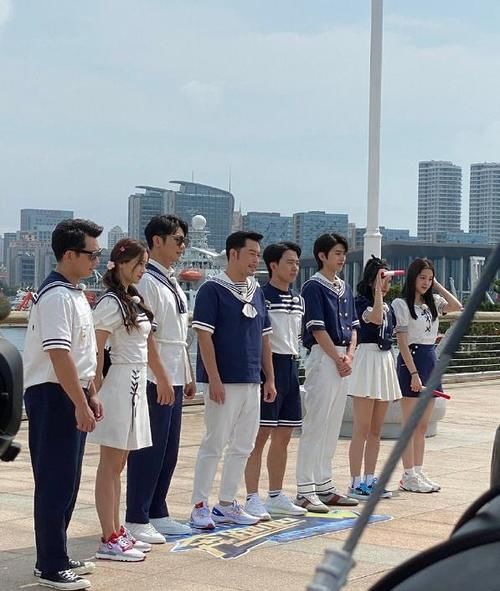 压板|《跑男》欧阳娜娜踩指压板“公然作弊”,看脚下垫的啥?太心疼baby