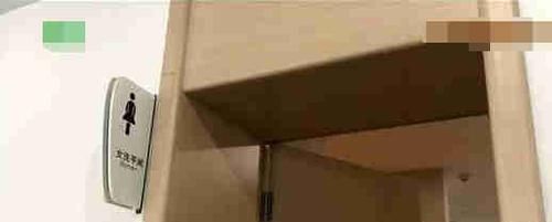 入住|小伙头天入住酒店,第二天裤子却不翼而飞,民警:你裤子在女厕里