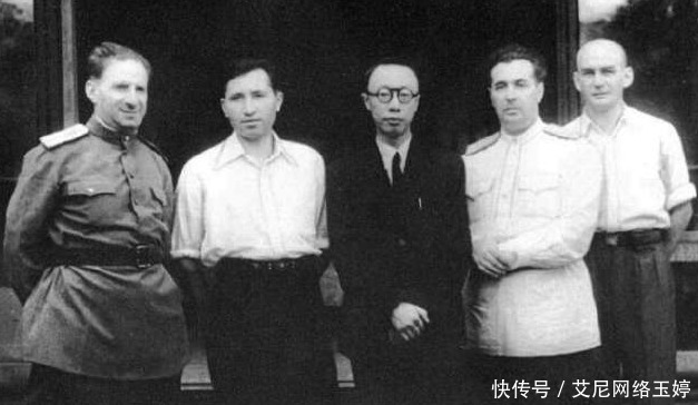 溥仪|溥仪在苏联的罕见旧照，一天四餐还有高级红茶喝，乐不思蜀似刘禅