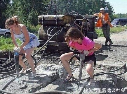 穿反|妹子，虽然裙子穿反了，可你穿出了另一种风格啊，厉害了