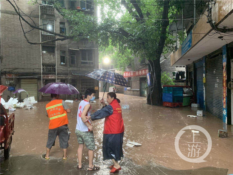 上涨|暴雨致水位上涨 万州5000居民被紧急转移