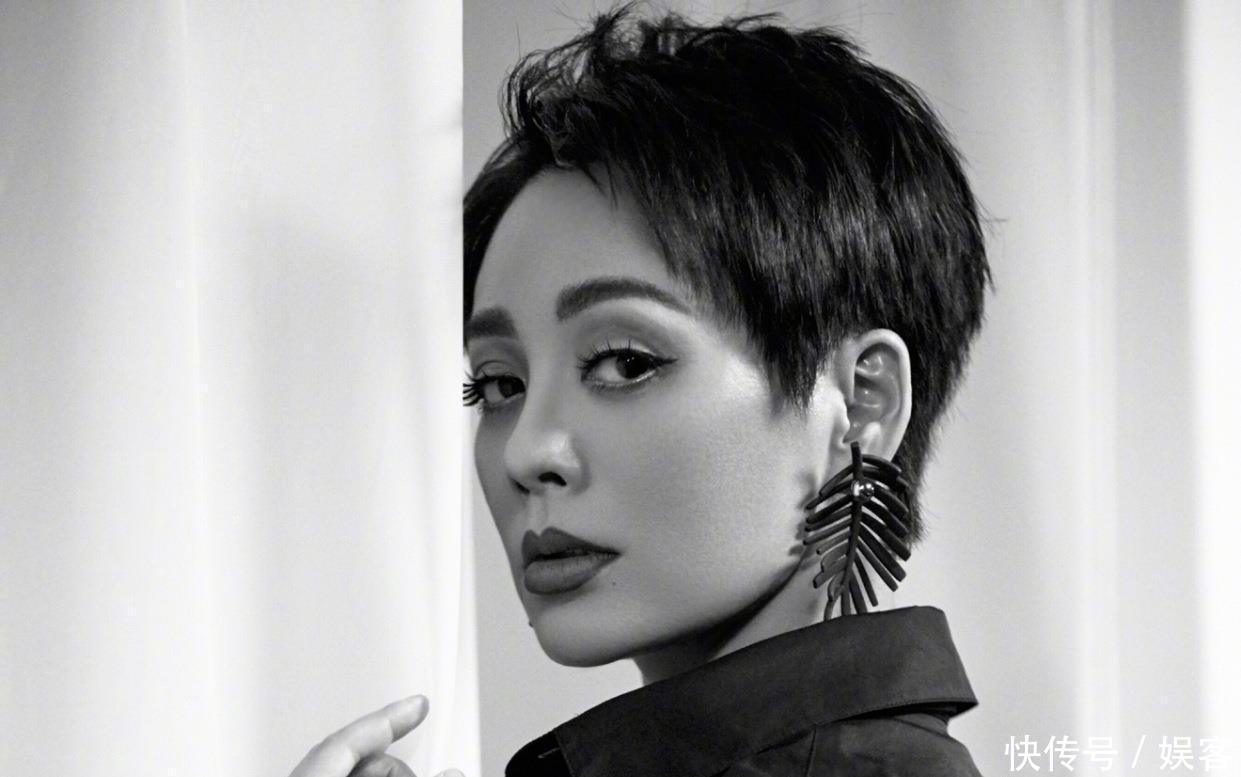  乘风破浪|《乘风破浪的姐姐》引争议，姑姑怒怼“为何拿明星与我比？”