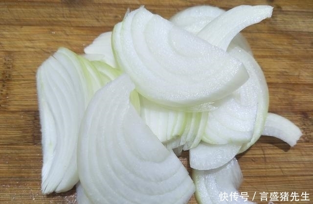 把豆腐|豆腐鸡蛋新吃法,鲜香入味,隔三差五做给家人吃,营养好吃人人夸