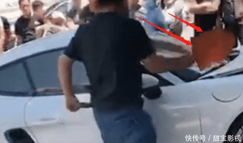  铁锹|摊位被豪车霸占，男子挥起铁锹怒砸兰博基尼：妨碍我卖菜的下场