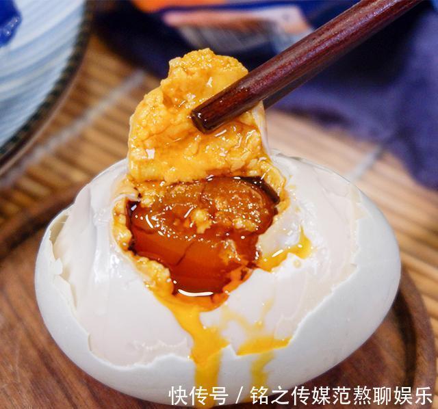 曝光|央视又“曝光”了,一戳就流油的海鸭蛋,这流出的“油”能吃吗?