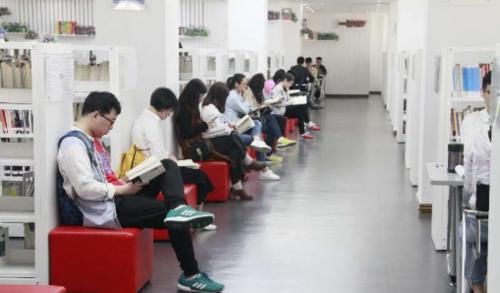  书店|＂你衣服像干活穿的＂ 男子穿迷彩裤进网红书店被拦