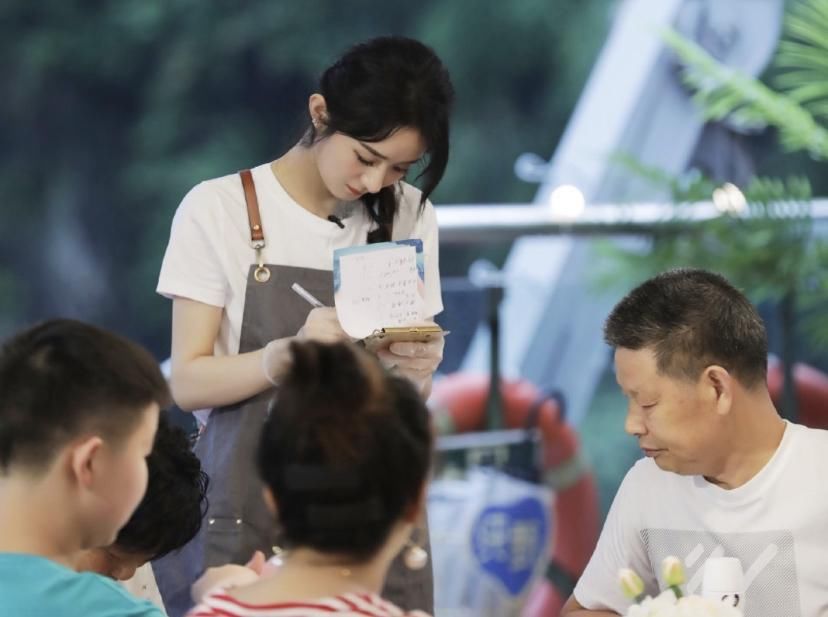  质疑|赵丽颖被吐槽不干活，粉丝质疑节目剪辑，好的镜头都在付费内容里