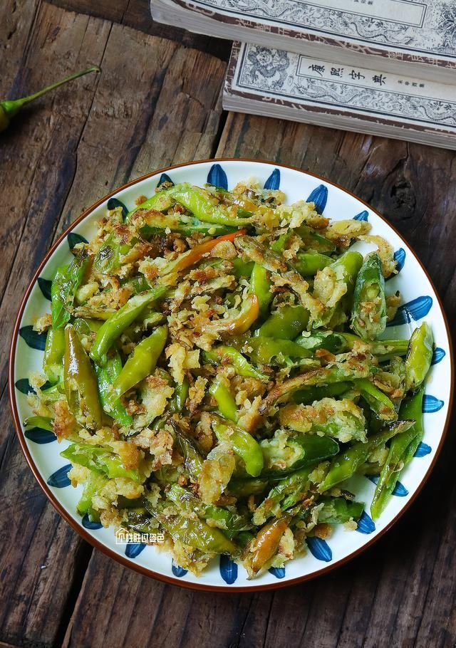  回味|大厨教你辣椒最好吃的做法，用面煎一煎，口感酥脆令人回味