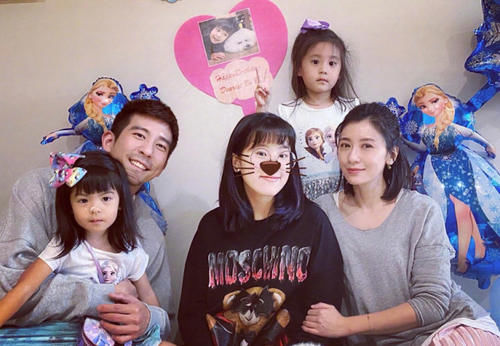  电影|贾静雯等众明星家庭包场看电影，霍建华独自现身未带妻女显落寞