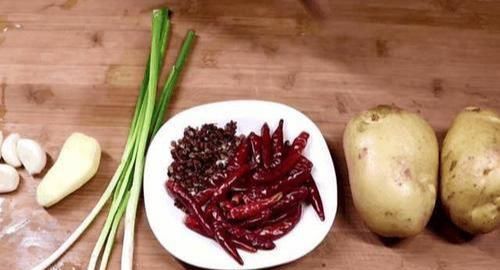  香脆|炒土豆丝前，千万不要直接“焯水”，多加这1步，丝香脆亮还入味