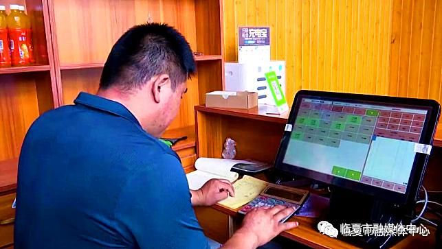  小康生活|【走向我们的小康生活】办起特色农家乐，带领乡亲奔小康