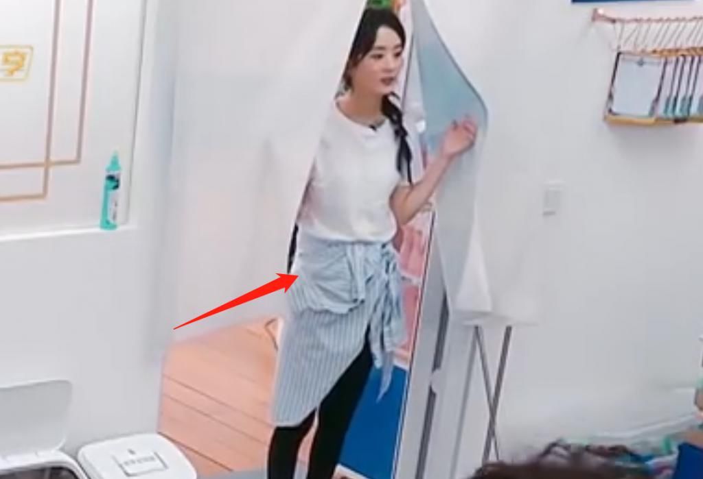  赵丽颖|赵丽颖在《中餐厅》为啥老是把外套系在腰上？原因很无奈，女生都懂