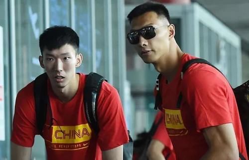  包裹|篮球第一美女主播张曼源晒照，虽然包裹严实，但水蜜桃身材盖不住