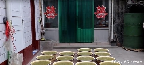 街头|大叔街头卖“廉价”小吃,4块钱一份遭哄抢,食客:吃完打饱嗝!