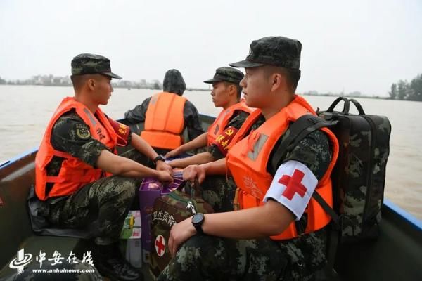 武警阜阳支队|【防汛救灾第一线】“洪水不退，决不撤离”