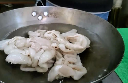  好吃|肥肠最好吃的做法，香辣美味，肥而不腻，吃了会上瘾，太香了！