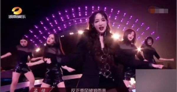 气氛|《浪姐》万茜被孤立聚会时万茜一来气氛就沉重,一走大家又热聊