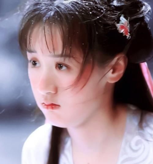  全身|怪不得袁冰妍拍戏总是半景照，镜头拉远看清全身，未修图腿型太真实