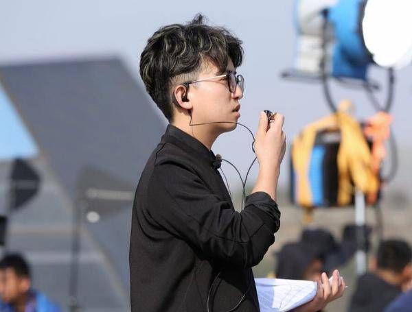  杨颖|《奔跑吧》女导演意外出镜，看清五官长相后，颜值不输团宠杨颖