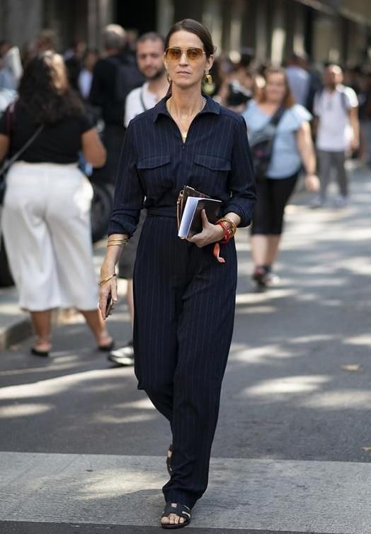 舒适|最近火了一种穿搭，叫“阔腿裤+拖鞋”，舒适自在，时髦精都在穿