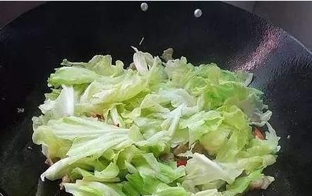  口感|饭店的包菜为啥那么好吃? 老伙夫教你一招, 鲜嫩爽脆口感好!