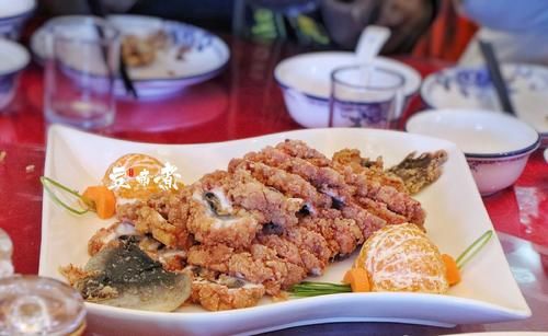 一共|十个人花费800吃个晚饭,一共才8道菜,荤腥素搭配就是不知道贵不