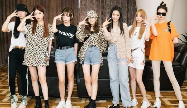  上心|硬糖少女发布会翻车！实力vocal不敢全开麦，被称糊团还不上心？