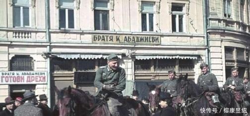 手势|二战珍贵彩照:看过纪录片的朋友,应该不会对这名英军的手势陌生