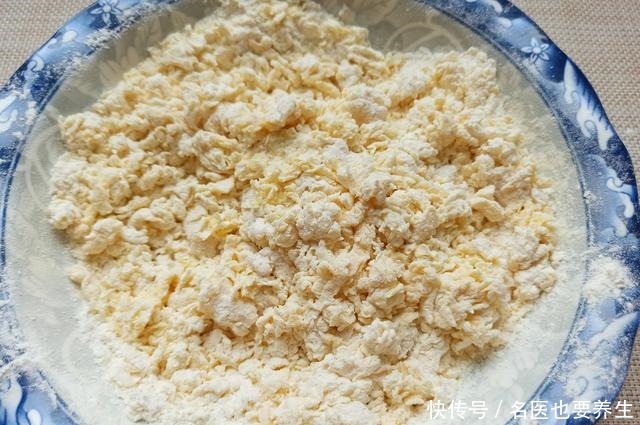  做法|这才是沙琪玛的传统做法，百吃不厌的小零食，色泽金黄，甜而不腻