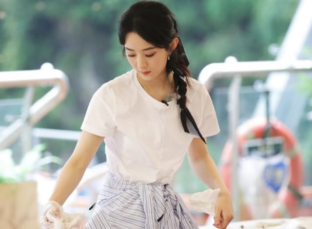  成员|赵丽颖因扒拉菜被批，中餐厅两位成员为她发声，黄晓明太令人感动