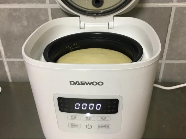 戚风蛋糕|1碗面粉3个鸡蛋,教你用电饭煲做出蓬松大蛋糕,入口即化天天想吃