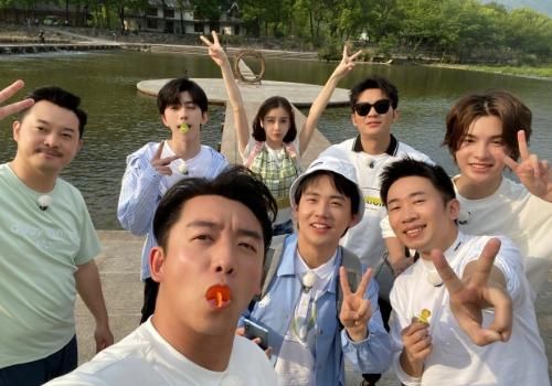  baby|奔跑吧滤镜有多夸张？李晨比baby还瘦，蔡徐坤秒变网红脸