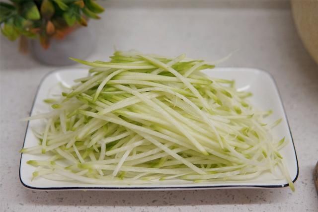 腌萝卜丝|农家奶奶腌萝卜的好方法，12个小时就能吃，香辣可口，嘎嘣脆