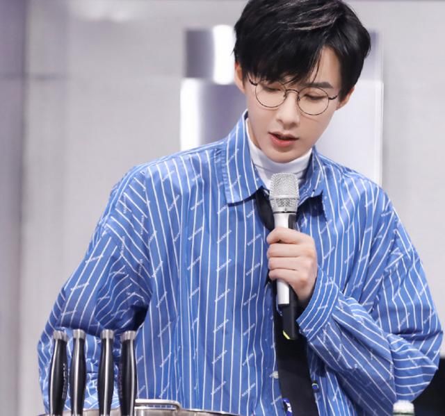  聚餐|《中餐厅》杀青聚餐大合照，刘宇宁却没到场，黄晓明的做法很圈粉