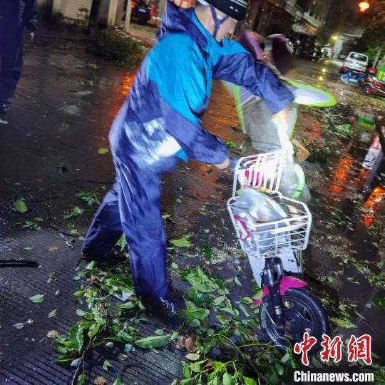 台风|台风“黑格比”在浙江乐清登陆 中心附近最大风力13级