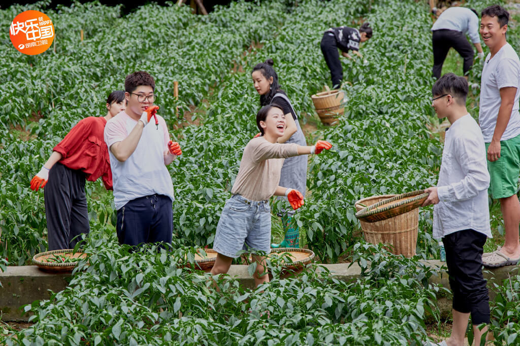  节目|《向往的生活》被批作秀，嘉宾只吃饭不收拾，全靠“保姆”帮忙！