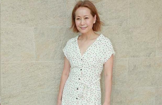  尽显|57岁叶童罕现身精神萎靡老态尽显，与同岁影后吴家丽并肩似两代人