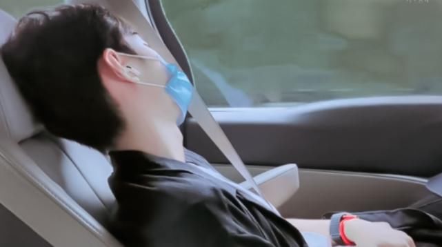  顶流|肖战带火咖啡店，老板感叹来了数百位明星才感受到顶流，拉花师却要疯了