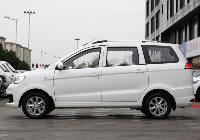 设计|售4.19万的国产面包车，7座布局+大空间，比五菱宏光实用