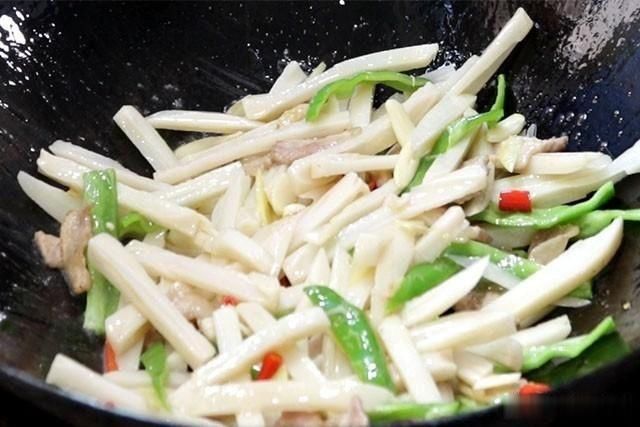  翻炒|莲藕上下通气，秋季最补人，做大碗莲菜，脆嫩多汁，比吃肉还过瘾