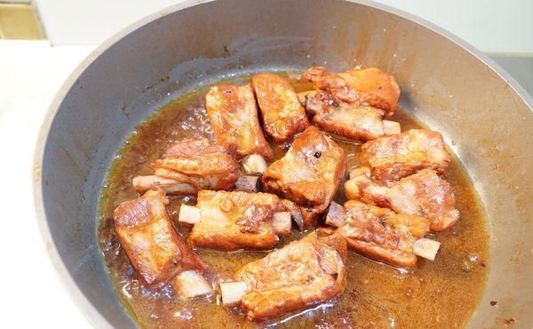  绍兴酒|做排骨时，有人先焯水有人直接炖，老厨子：全不对，教你正确做法