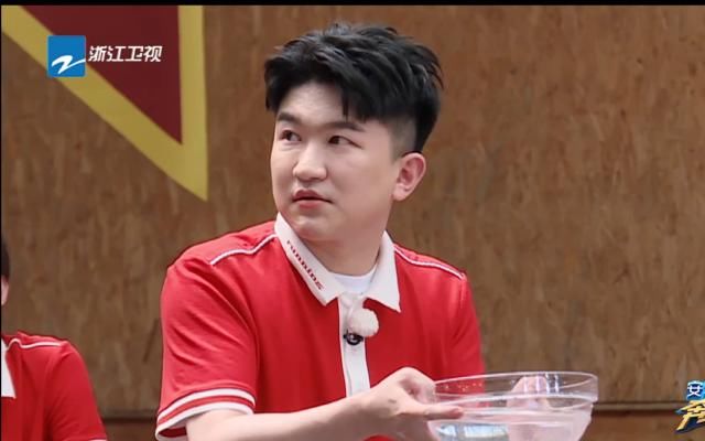  孟美岐|《奔跑吧》热播，马术主题孟美岐展示超强腰力，张大大表情包频出