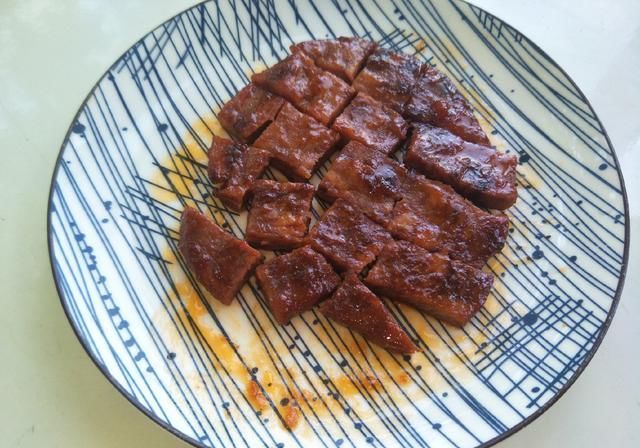  入味|煎牛排时，教你正确做法，牛排香嫩入味，不比去饭店买的差